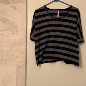 Mid sleeve top